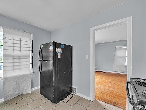 4th image of 6743 COVERT Street