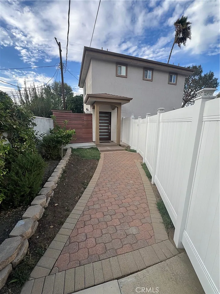 2 bed, 1.5 bath, 1000 sqft, $2,850 — Photo 1