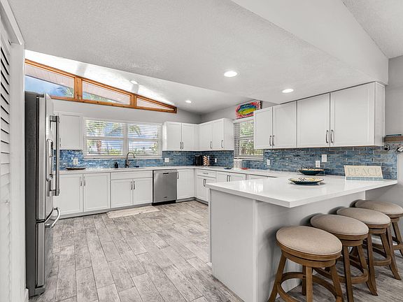 2nd image of 912 Lobster Ln