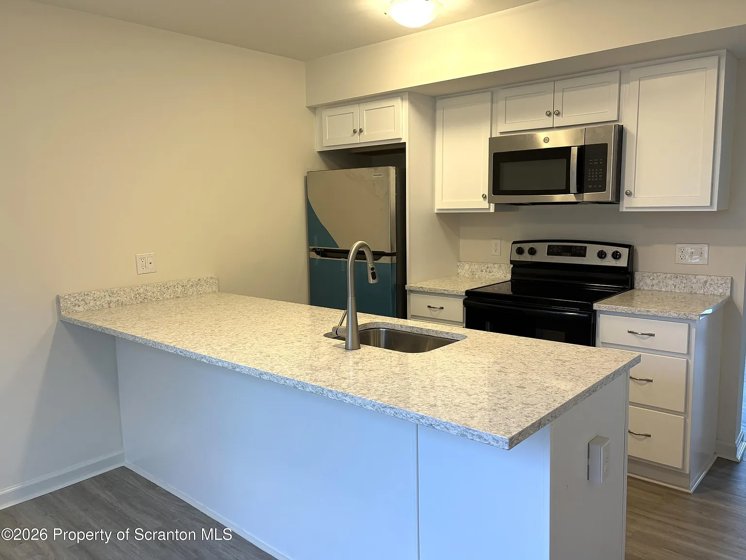 2 bed, 1.0 bath, 950 sqft, $1,850 — Photo 4