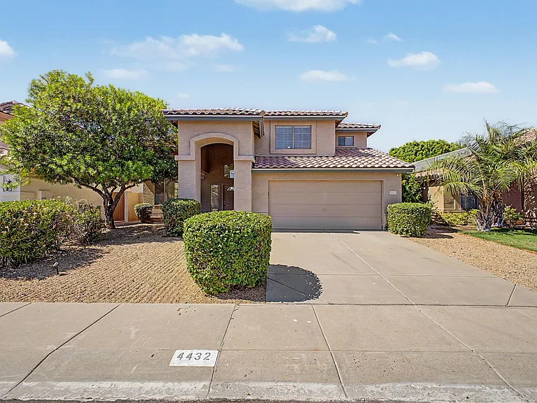 4432 E Meadow Dr — Photo 2