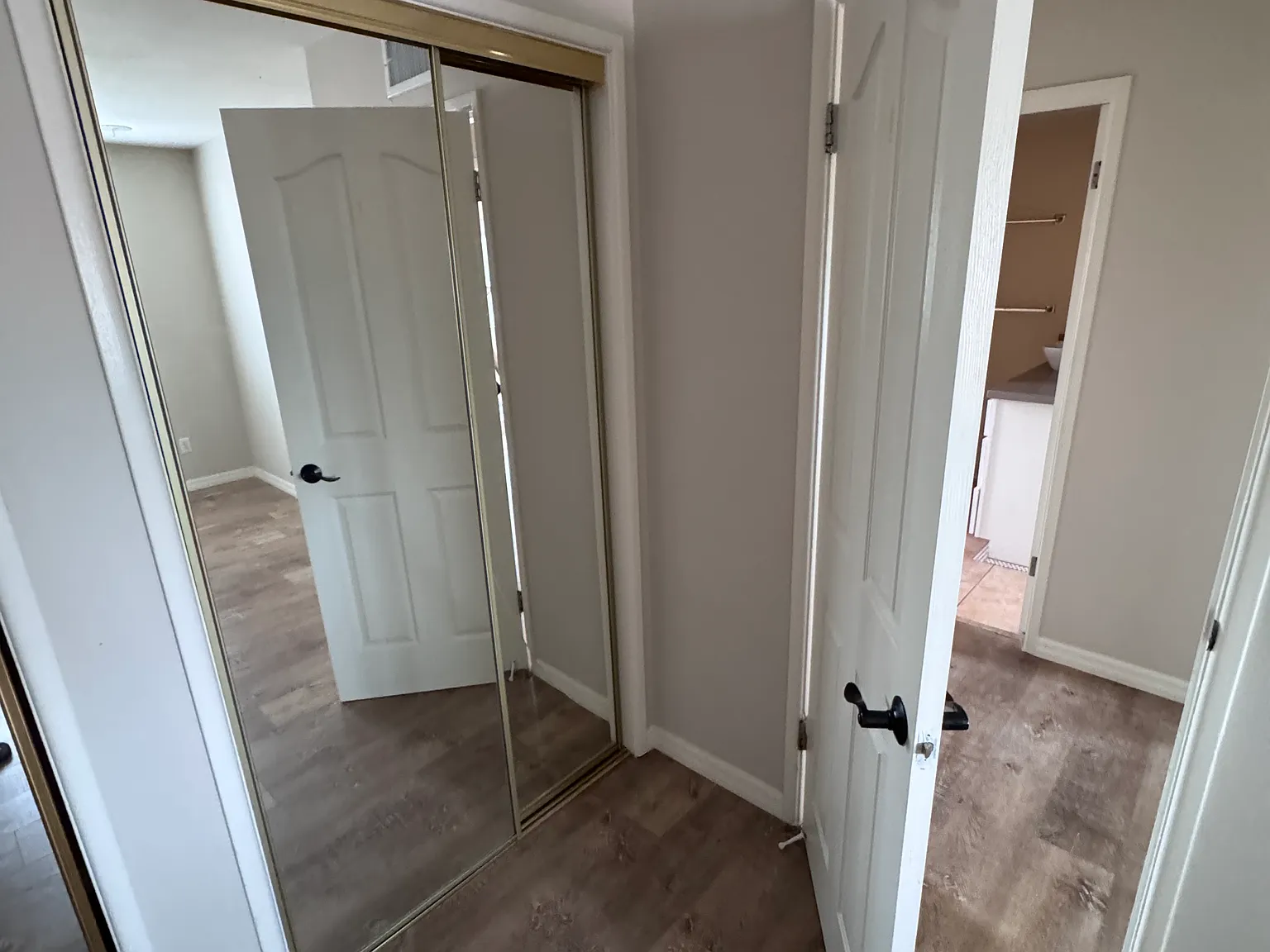 2 bed, 1.5 bath, 924 sqft, $2,850 — Photo 2
