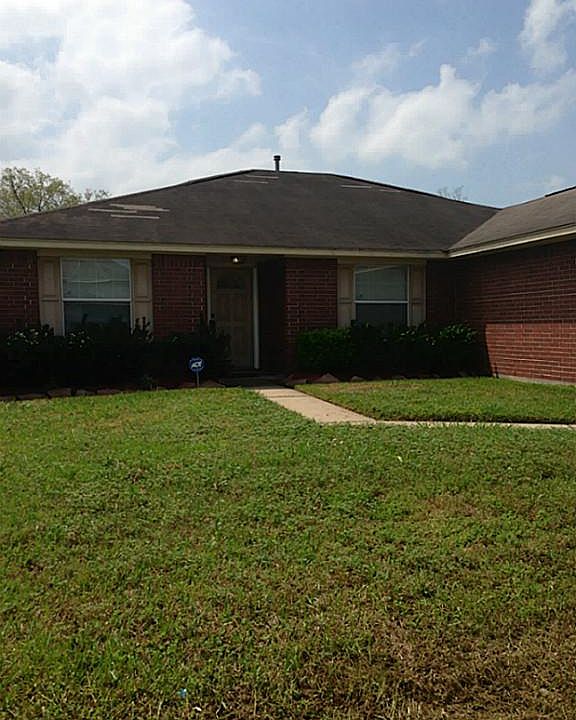 1st image of 9226 Garden Breeze Dr