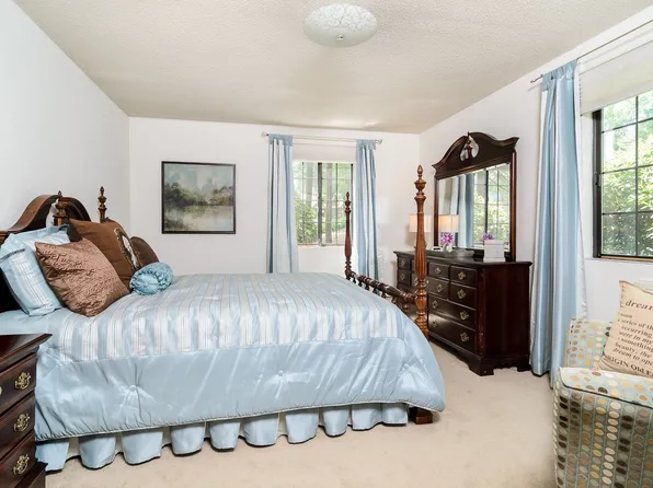 Putnam Village: 173, 173 Chestnut St #1, Foxboro, MA 02035