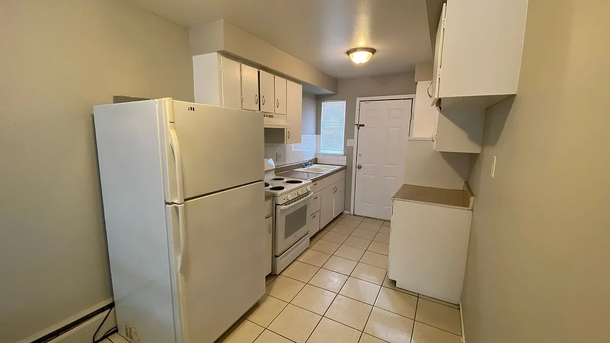 Building Photo - 1735 Chester St #2