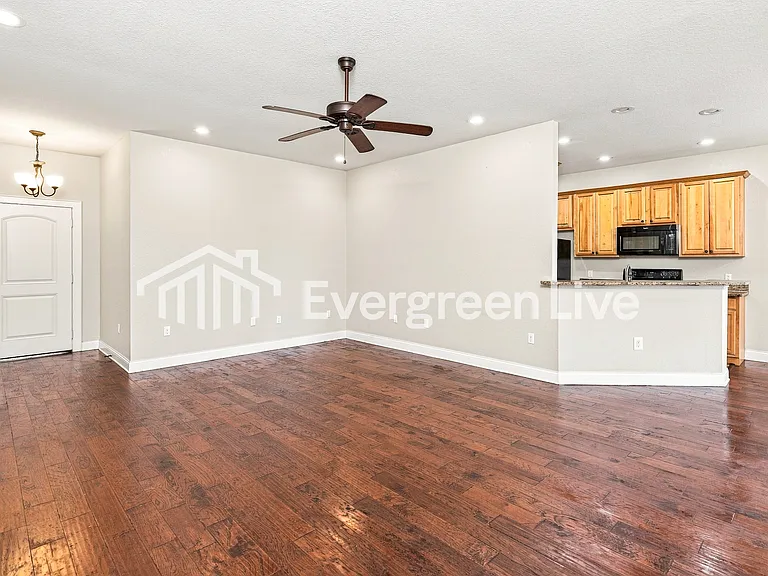 4922 Bobbie Ave — Photo 2