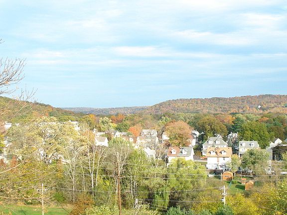 2nd image of 131 Mountainside Dr #131