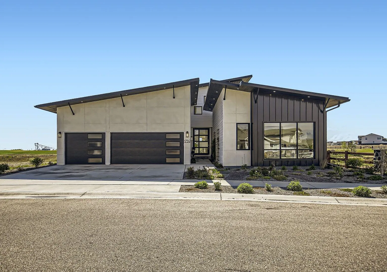 Luxury Golf Course Estate with Panoramic Mountain Views — Photo 2