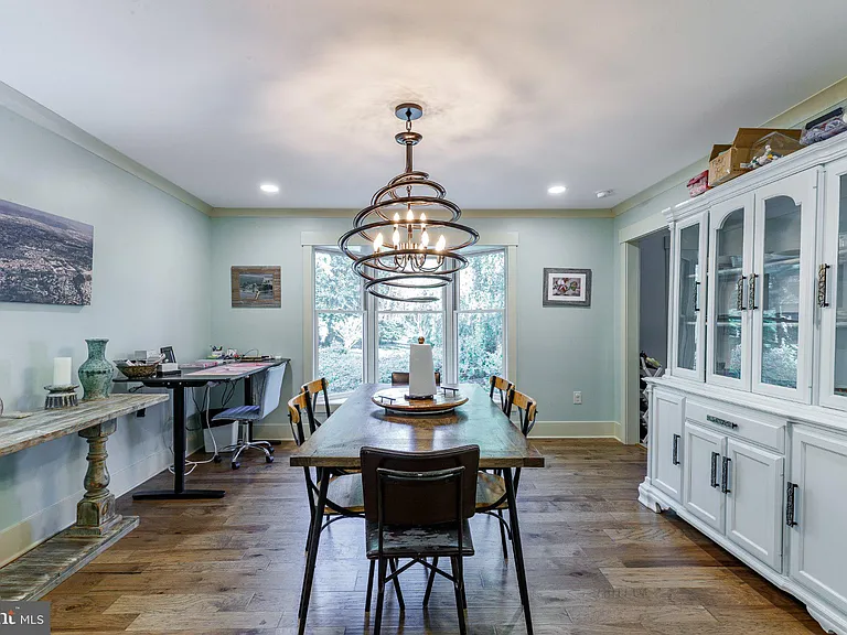 1135 Romsey Dr — Photo 12