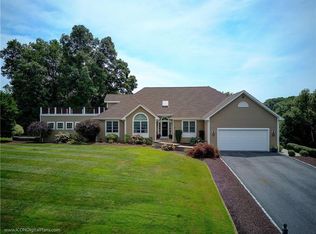 17 April Ln, Tiverton, RI 02878