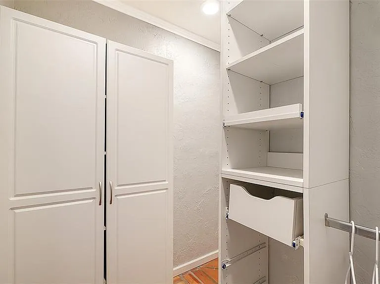 1127 S Osprey Ave — Photo 29