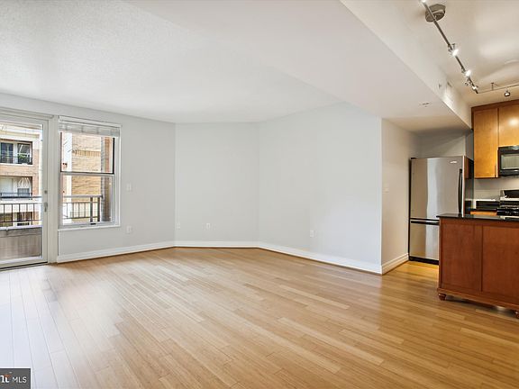 4th image of 915 E St NW #1110