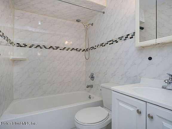 5th image of 27 Francine Ct #A