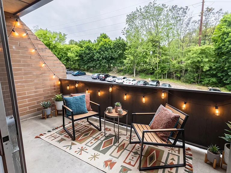 Radcliff B328 Balcony Radcliff B328 Balcony