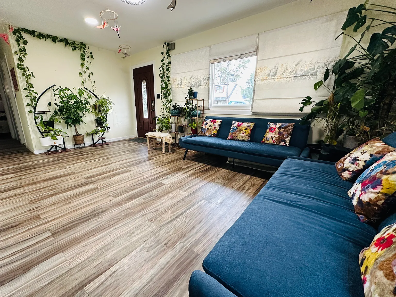 5 bed, 2300 sqft, $3,650 — Photo 1