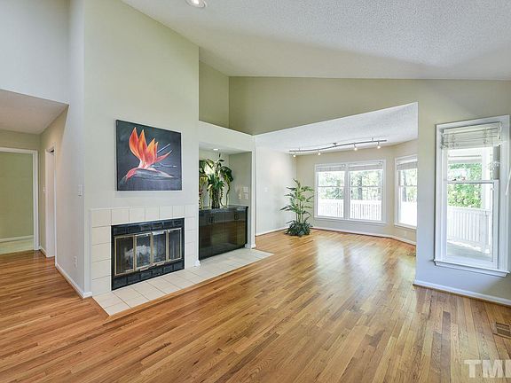 3rd image of 215 Kirkwood Dr
