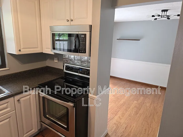 3135 Laurel Ridge Cir — Photo 3