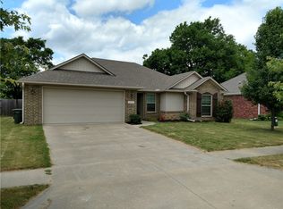 1401 Blue Willow Ave, Fayetteville, AR 72704