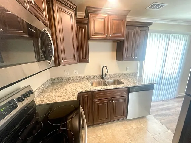 1332 Green Cedar Ln — Photo 5