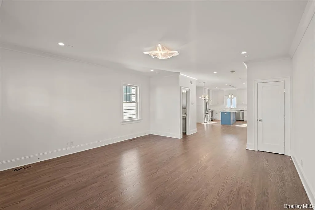 3 bed, 3.5 bath, 2106 sqft, $7,800 — Photo 4