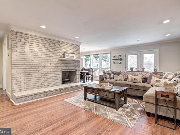 4th image of 9910 Broadview Dr
