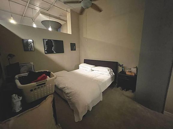5th image of 547 S Clark St APT 305