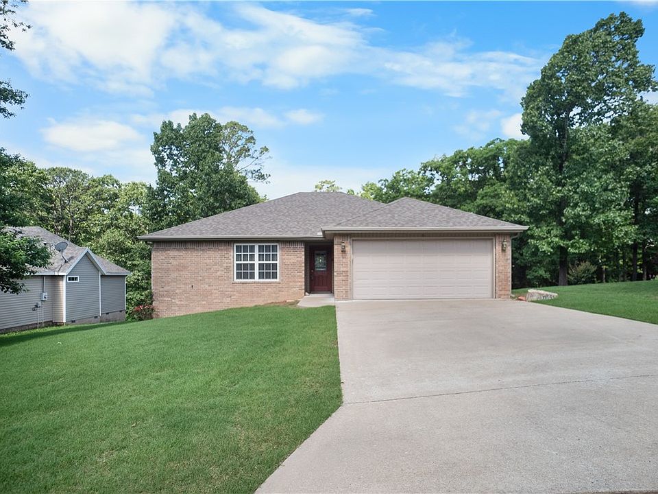 1st image of 6 Saint Agnes Ln