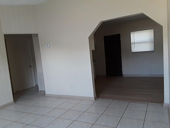 3rd image of 1710 Rose Blvd