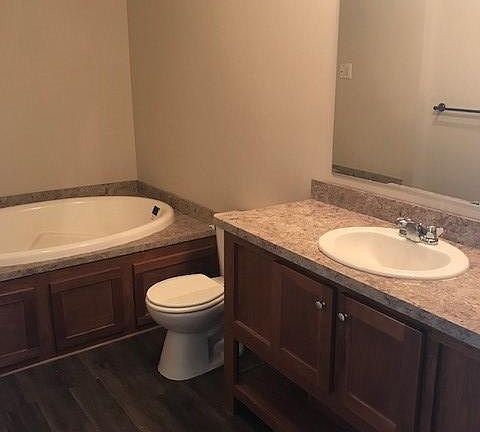 4th image of 25888 Hanover Dr