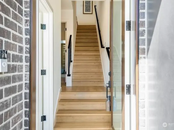 1738 N 41st St, Seattle, WA 98103