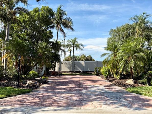 4596 Southern Breeze DR, NAPLES, FL 34114
