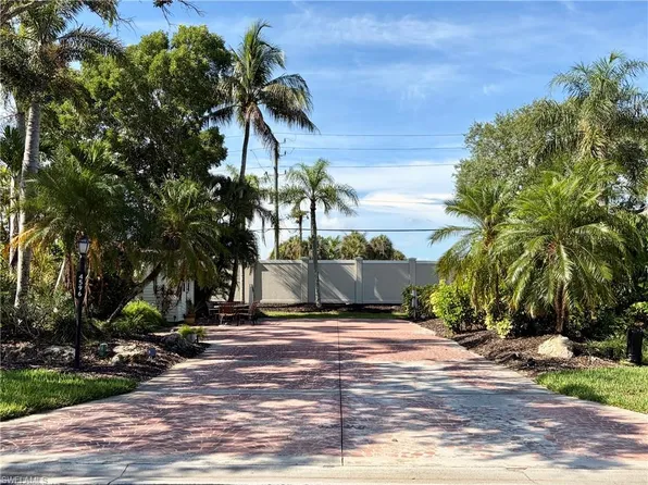 4596 Southern Breeze DR, NAPLES, FL 34114