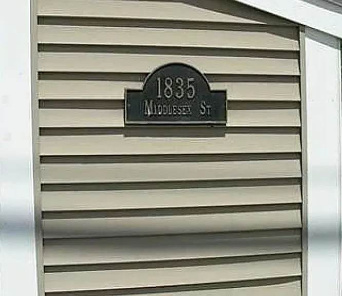 1835 Middlesex St — Photo 2