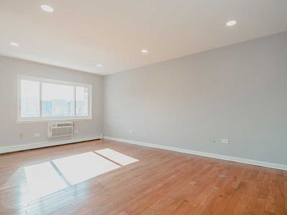 4th image of 8637 1/2 W Foster Ave APT 3B