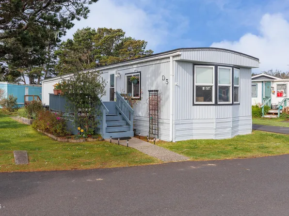 955 NE Mill St #D-5, Waldport, OR 97394