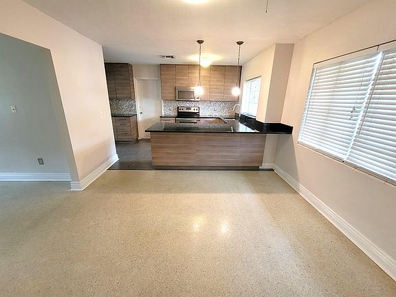 3rd image of 120 Birchwood Dr