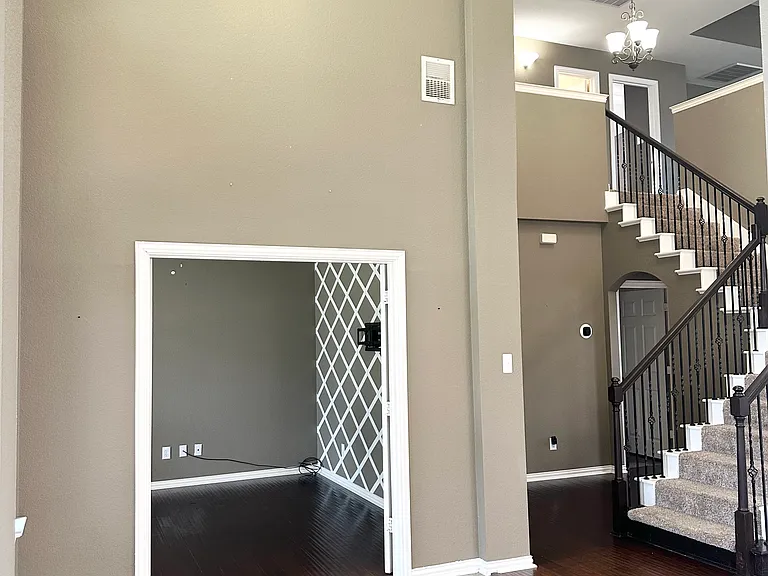 806 Cascades Dr — Photo 3