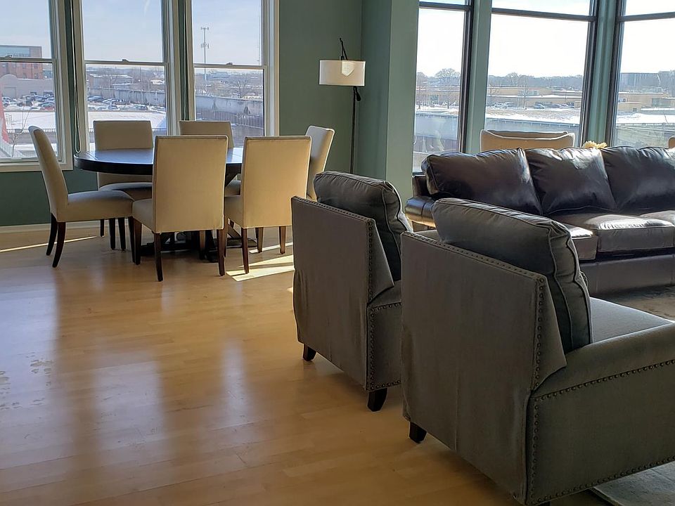 Wall to wall windows with a river view - Open Living and dining area