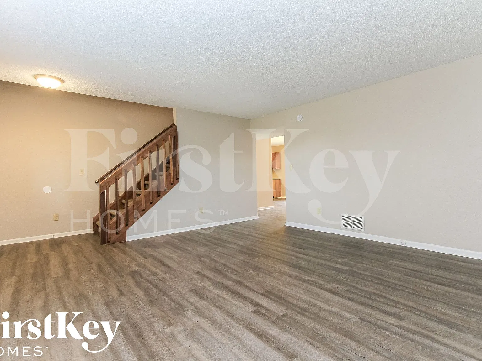 4 bed, 2.5 bath, 2332 sqft, $2,355 — Photo 2