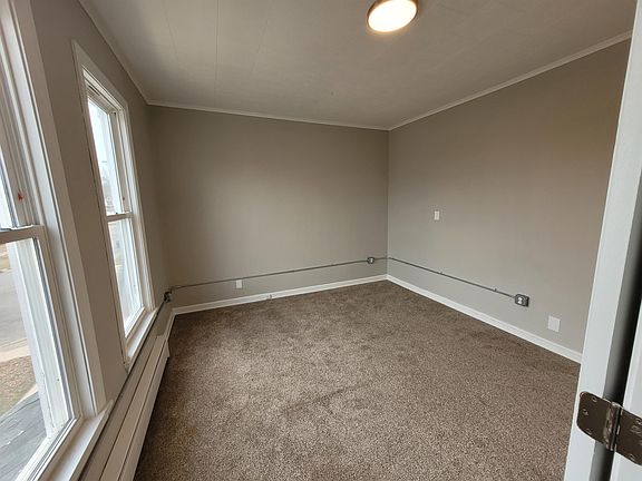 5th image of 133 Winifred St W #3