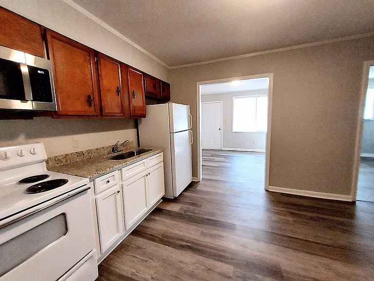 305 Club Rd — Photo 11