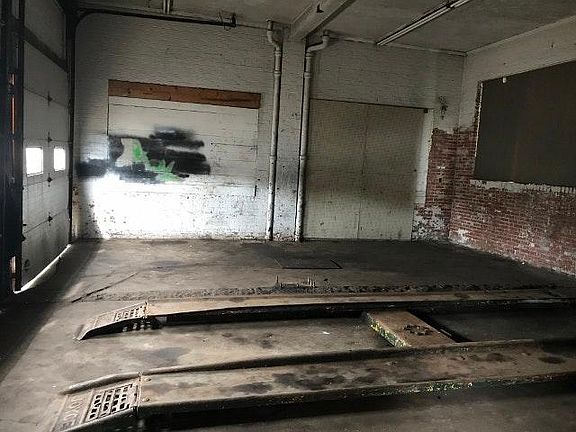 4th image of 247 Park Ave E