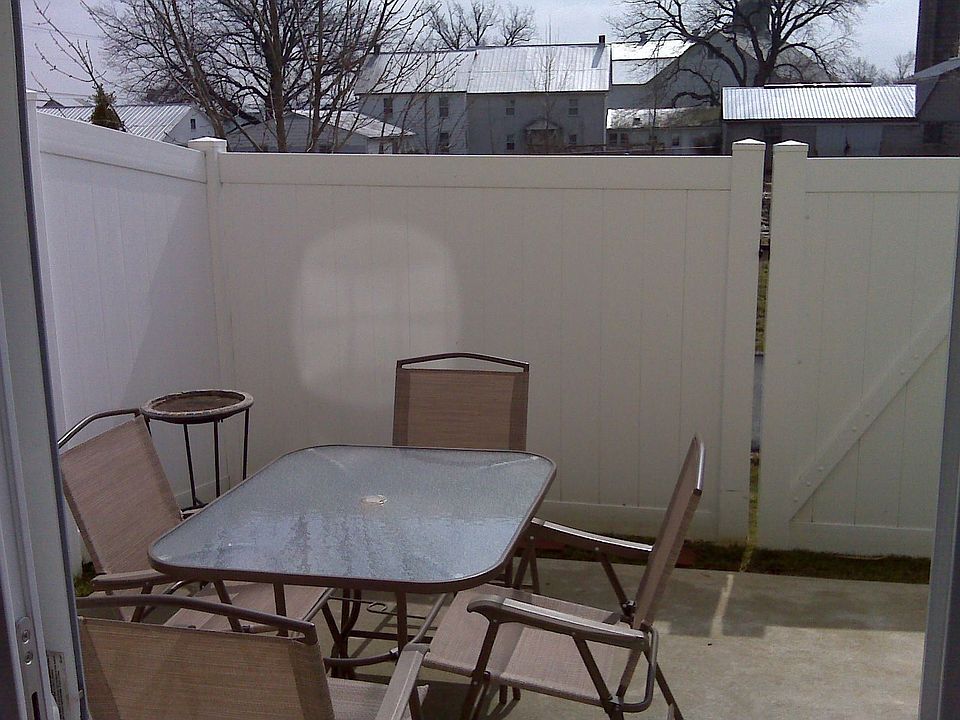 2nd image of 140 Red Oak Ct