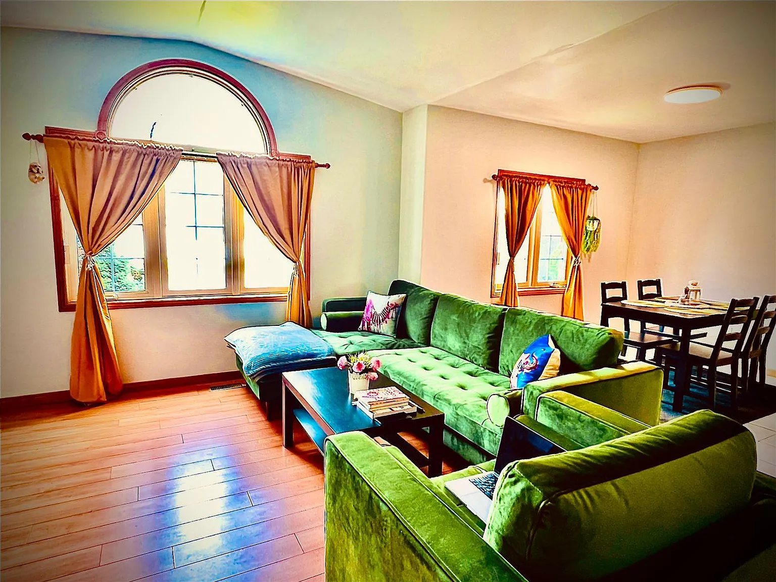 3 bed, 1400 sqft, $2,500 — Photo 2