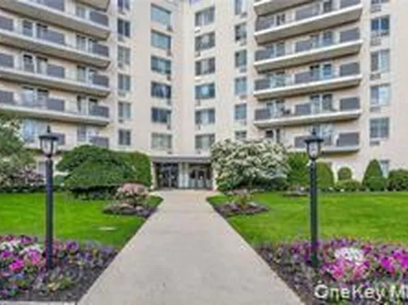 135 Post Avenue #5-L, Westbury, NY 11590