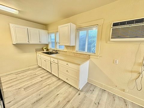 2nd image of 915 W 7th St #1/2