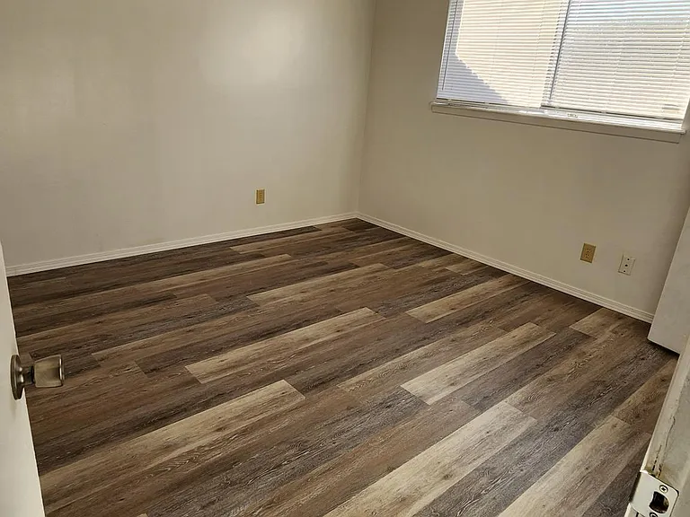 307 N 9th St E #16 — Photo 2