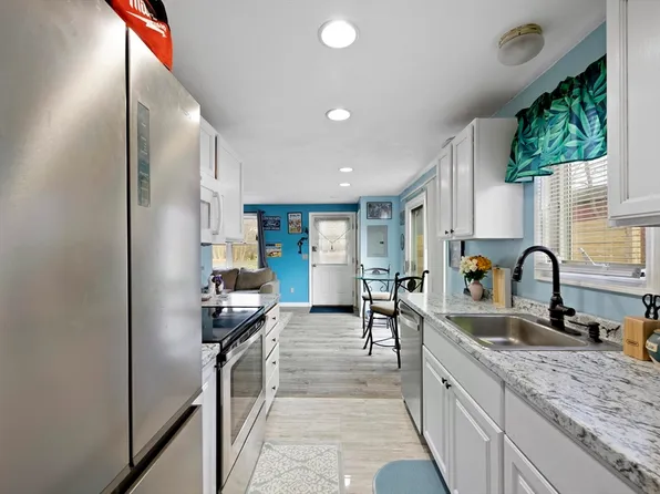 8 1/2 Smith Ave, Taunton, MA 02780