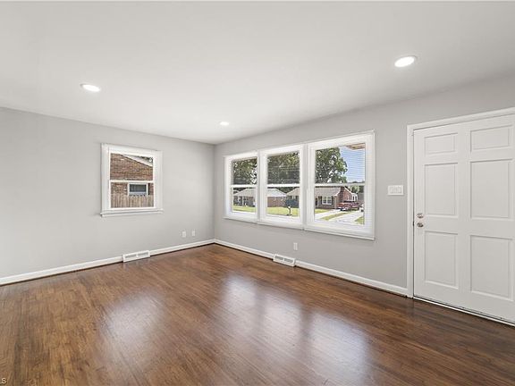 5th image of 1814 W Meadowview Rd