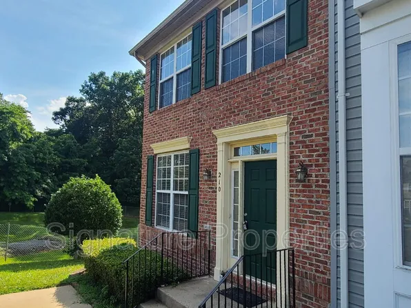 210 Hillside Ct, Stafford, VA 22554